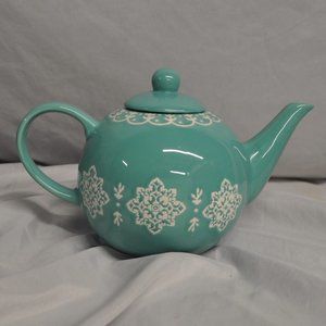 28 oz TAG blue white pattern teapot (413w)
